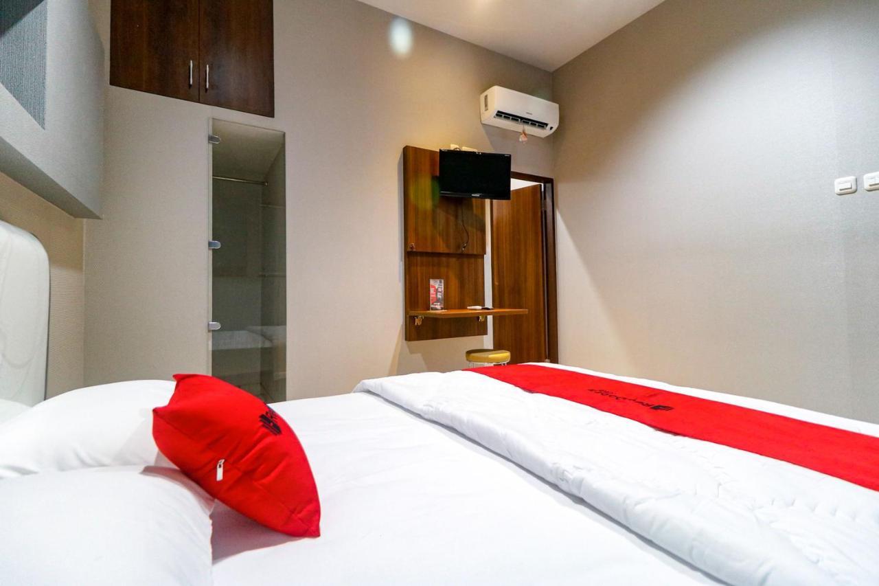 Reddoorz Near Kebon Jeruk Jakarta Buitenkant foto