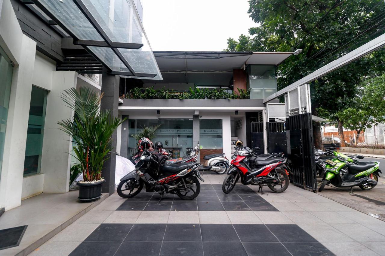 Reddoorz Near Kebon Jeruk Jakarta Buitenkant foto