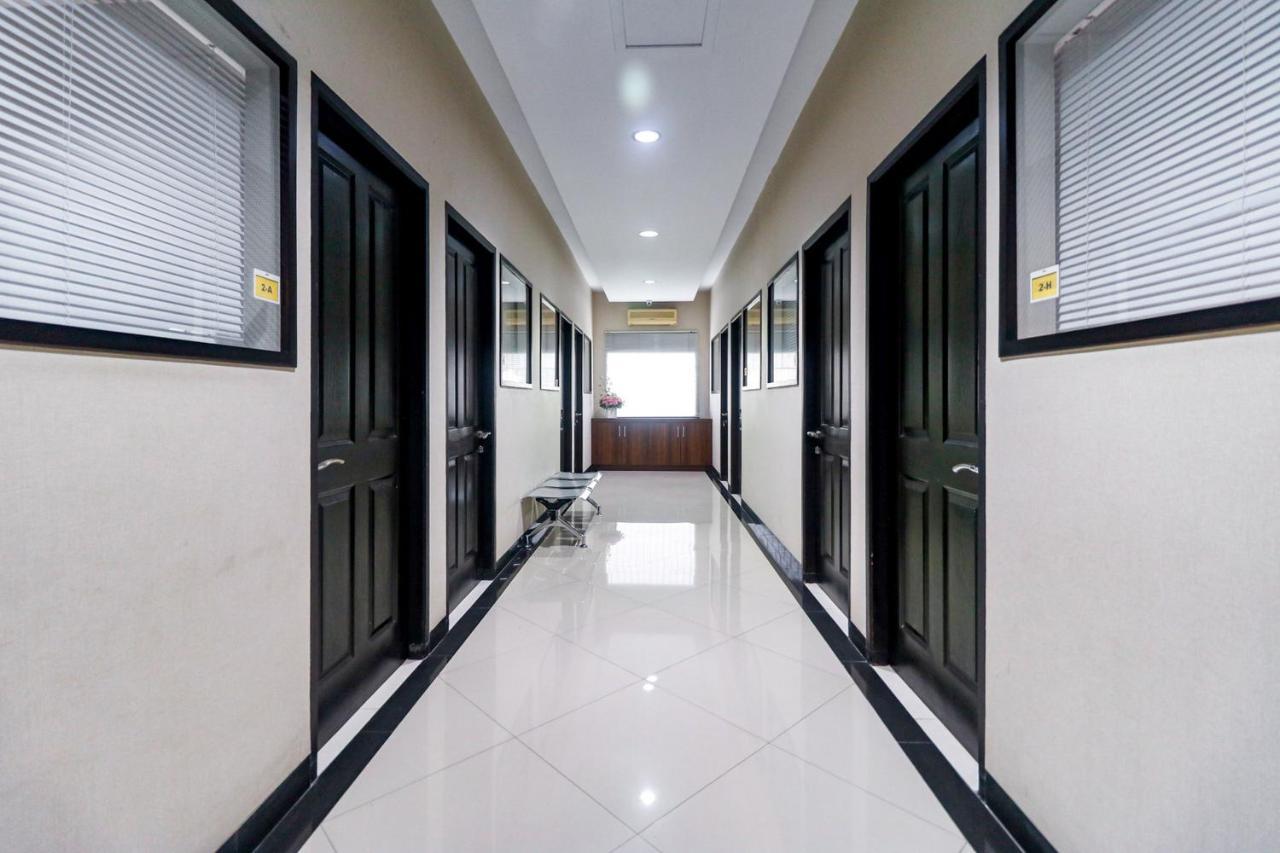 Reddoorz Near Kebon Jeruk Jakarta Buitenkant foto